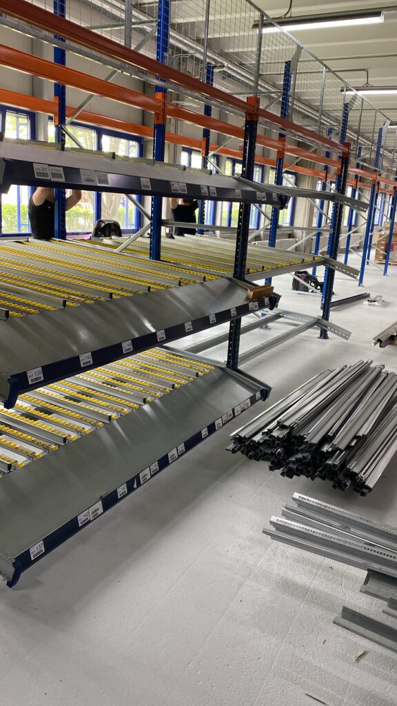 Im Aufbau befindliches Real mit Rollen