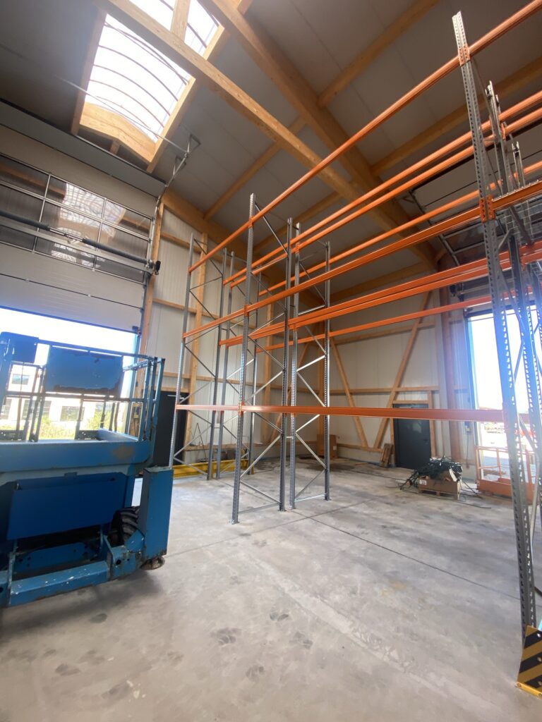 Grundgerüst von Regalwänden 4